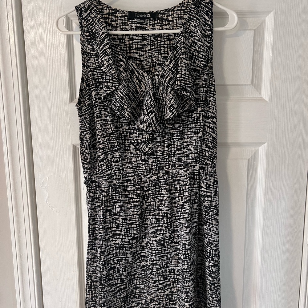 Forever 21 Monochrome Textured Midi Dress